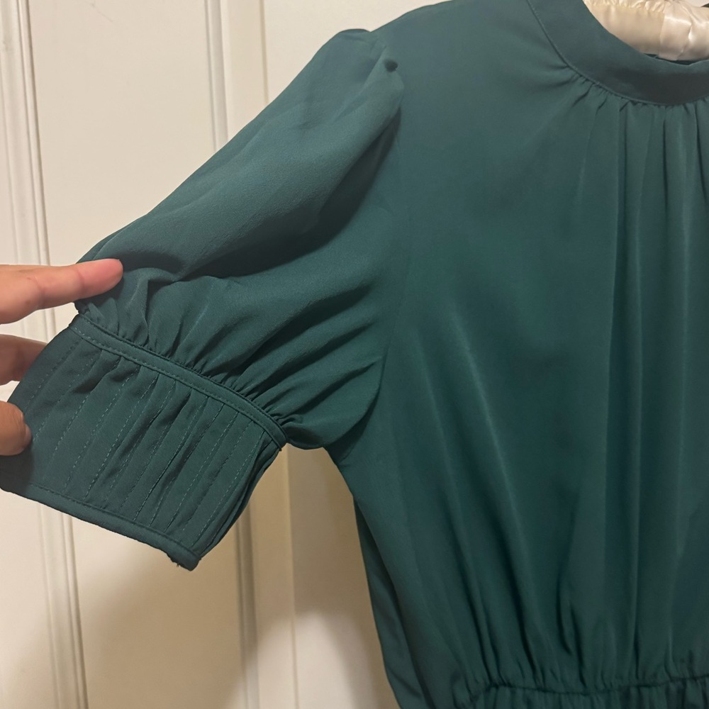 Elegant Mock Neck Dress Size M - Picture 3 of 11